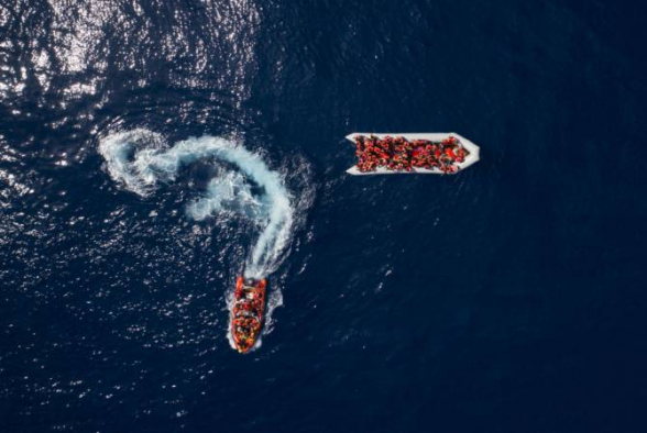 Իտալիայի առափնյա պահպանության նավն սպասում է 131 փրկված միգրանտների ափ իջեցման թույլտվության